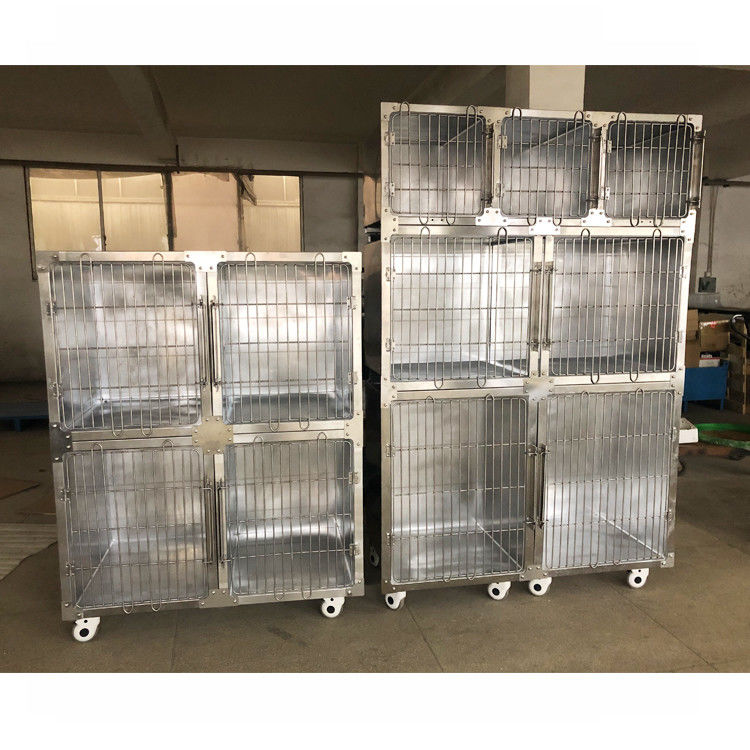 De de stevige Producten van het Douanemetaal/Kooi van de Roestvrij staalhond met 4 Gietmachinewielen